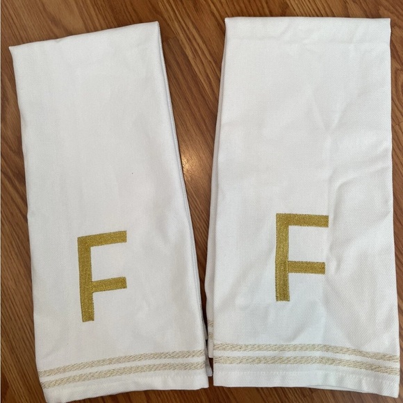 2 WILLIAMS-SONOMA MONOGRAM GOLD "F" TOWELS 20" x 30" - Picture 1 of 3